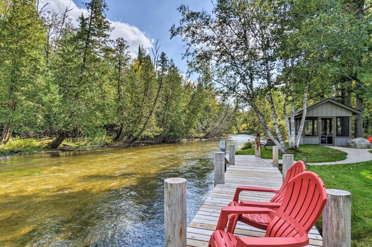 Riverfront Traverse City Cabin Fish, Kayak And Tube Εξωτερικό φωτογραφία