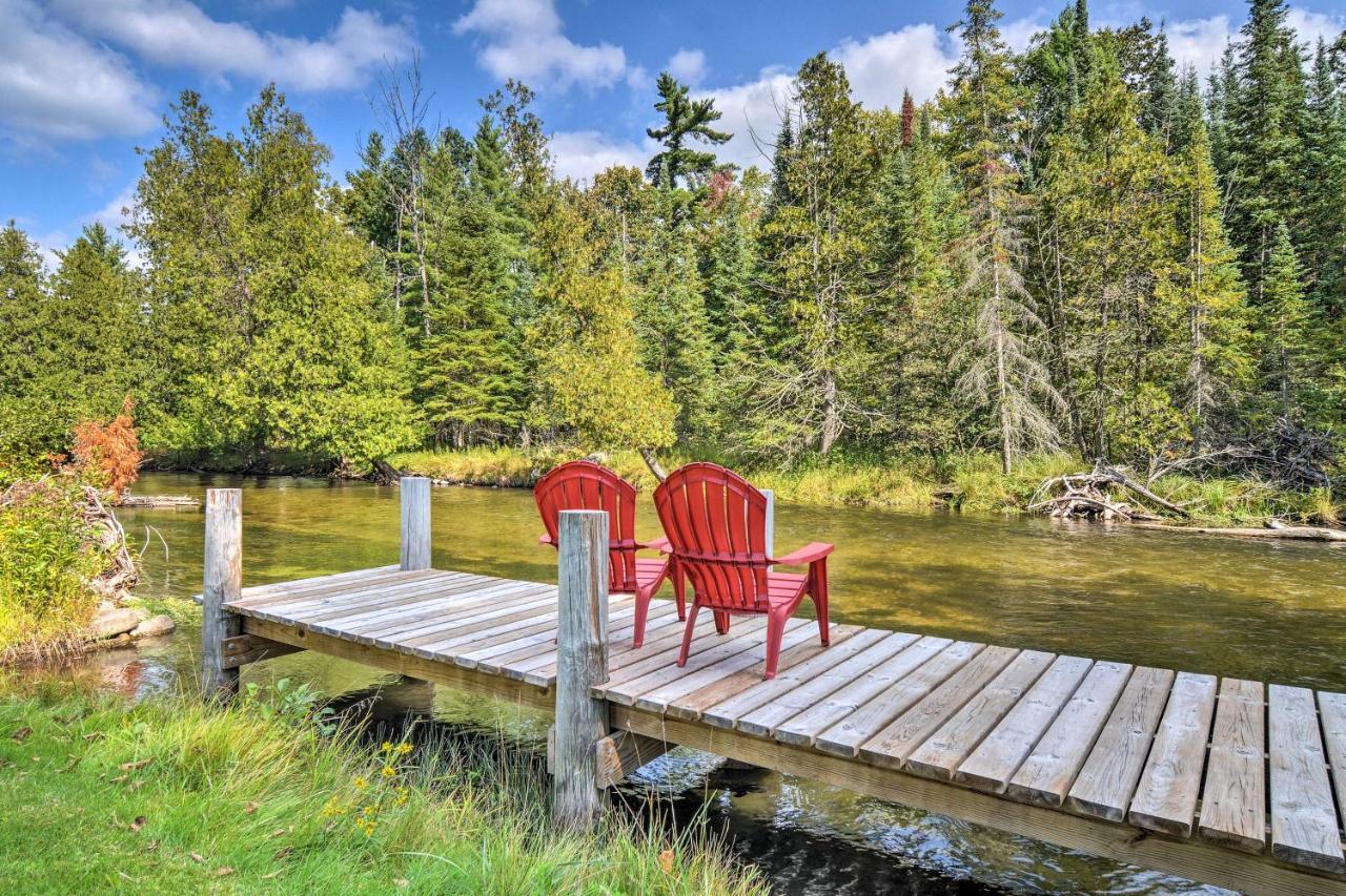 Riverfront Traverse City Cabin Fish, Kayak And Tube Εξωτερικό φωτογραφία