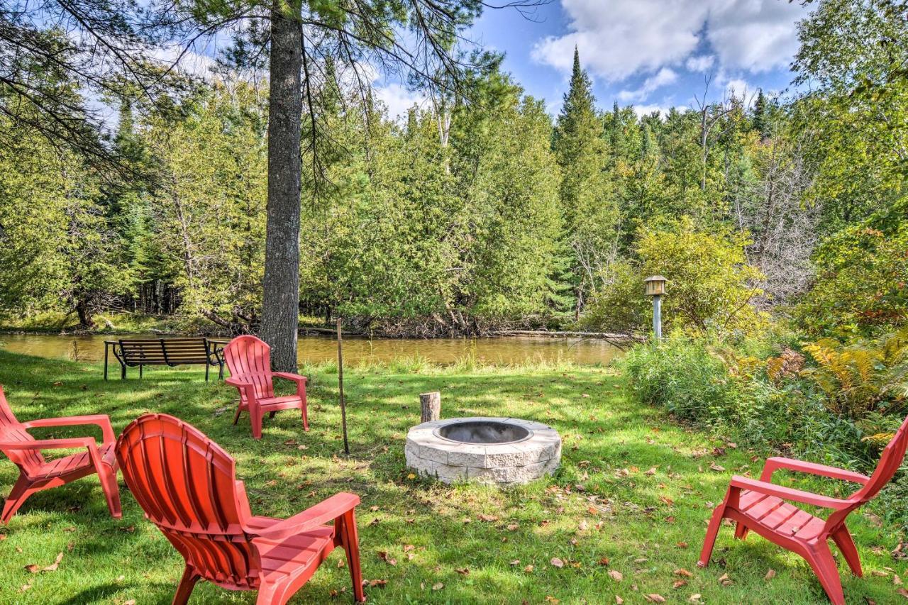 Riverfront Traverse City Cabin Fish, Kayak And Tube Εξωτερικό φωτογραφία